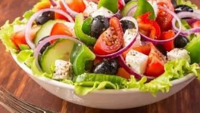 Oruç tutarken salatanın ya da  yemeğin tadına bakan var mı?