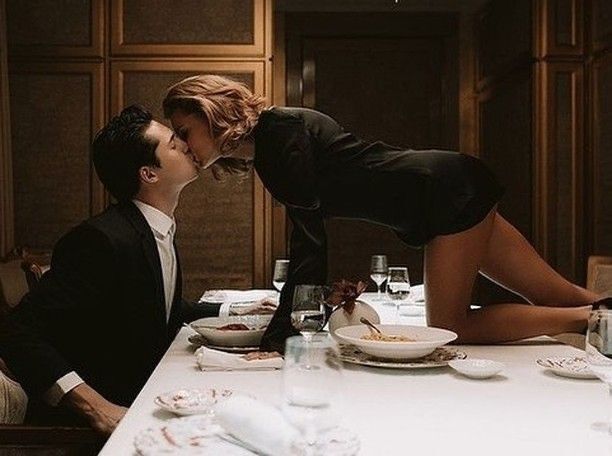 Bazen tek ihtiyacımız, sevdiğimizle saatlerce sevişip her şeyi unutmak değil mi? Hem tenin hem ruhun sarhoşluğu gibi?