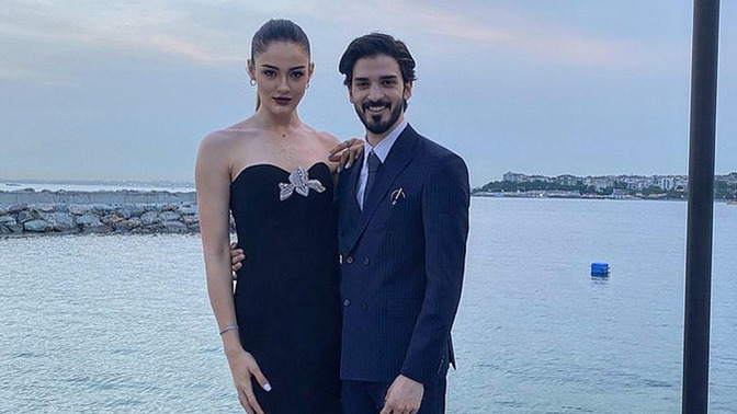 Zehra günes sevgilisi eren disli den niye biraz uzun hemden topukluyla hani 198 cm di üstelik eren disli sadece 174 cm? ?