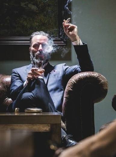 Paralı Karizmatik Erkek mi? Yakışıklı Fakir Erkek mi?