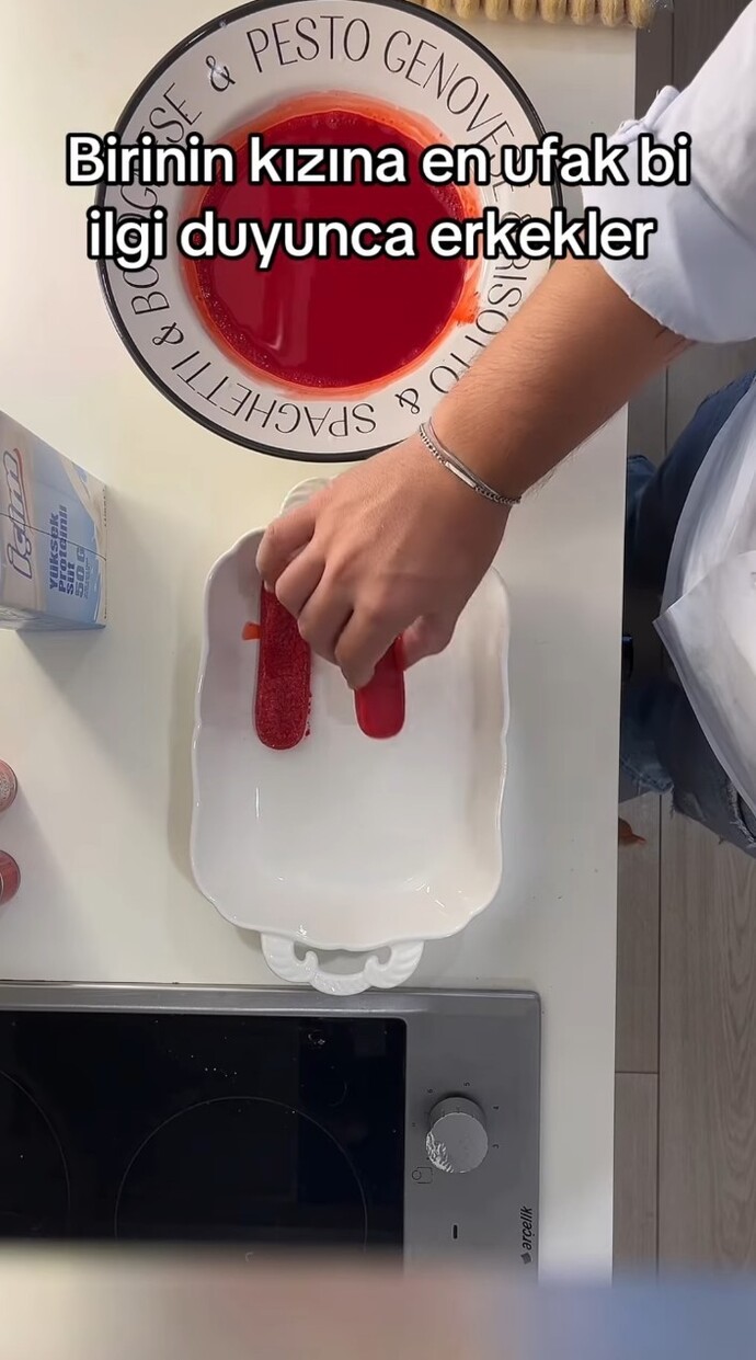 Erkek adam sevgilisine tatlımı yapar?