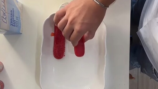 Erkek adam sevgilisine tatlımı yapar?