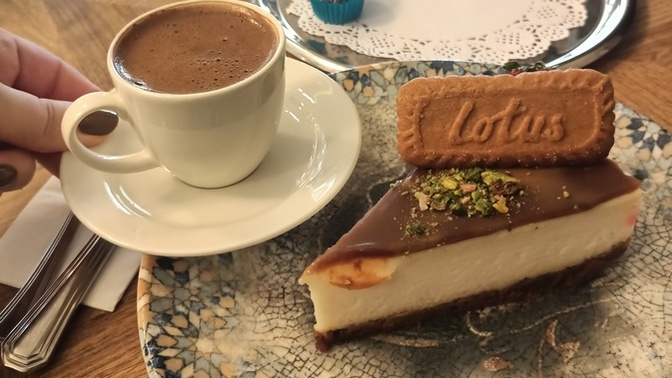 Sizinle hangi tatlıyı yerdim söyleyim mi?