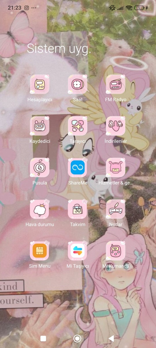 Telefonumu bu şekilde bir tema yaptım sizce nasıl güzel mi Fluttershy karakterinden ilham aldım?