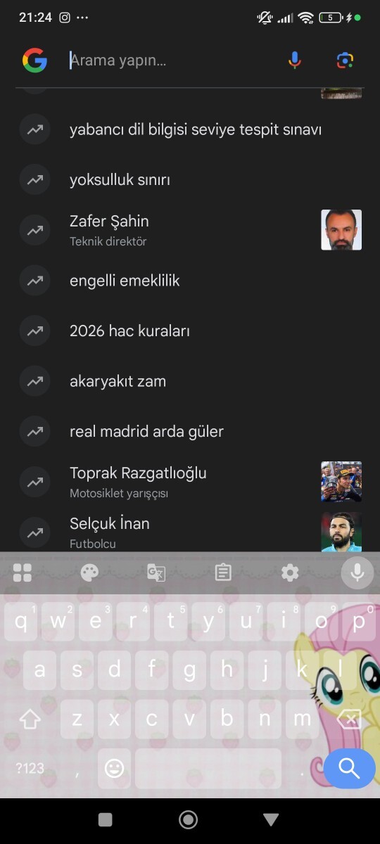 Telefonumu bu şekilde bir tema yaptım sizce nasıl güzel mi Fluttershy karakterinden ilham aldım?