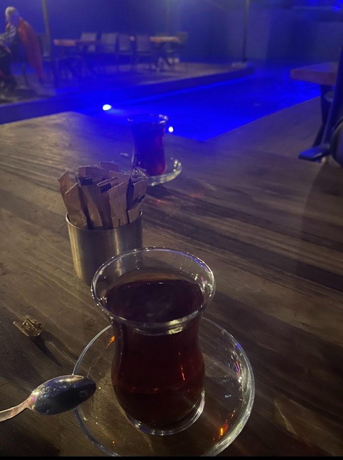 Çay içmeye geliyor musun?