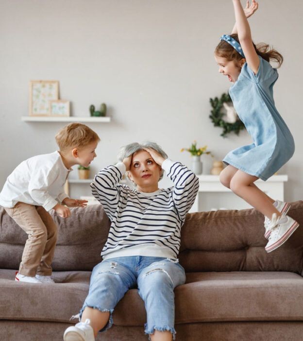 Çocuğum öfke nöbeti geçirdiğinde nasıl sakinleşmesini sağlayabilirim?