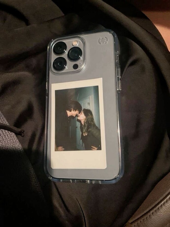 Telefonunuzun arkasına sevgilinizin fotoğrafını koyar mısınız?