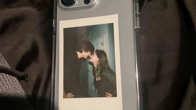 Telefonunuzun arkasına sevgilinizin fotoğrafını koyar mısınız?
