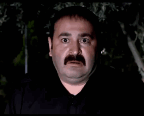 Toplumun içindeyken bir anda herkesin sana baktığını fark etsen korkar mısın?