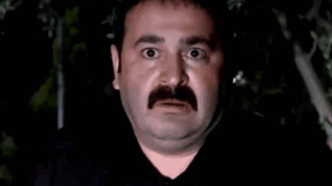 Toplumun içindeyken bir anda herkesin sana baktığını fark etsen korkar mısın?