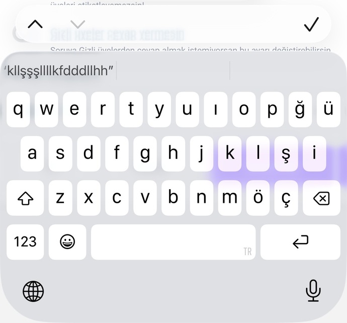 Telefonumu arkadaşıma verdim kod göndermiş telefonuma ve klavyede böyle mavilik var sağ tarafta?