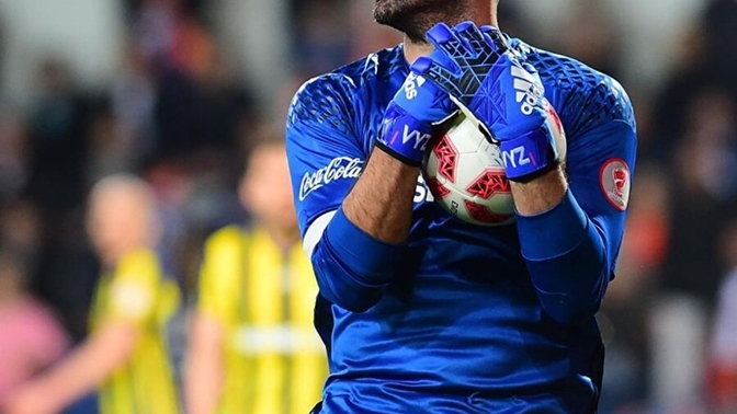 Hangi Kaleci sizce çok daha yakışıklı?