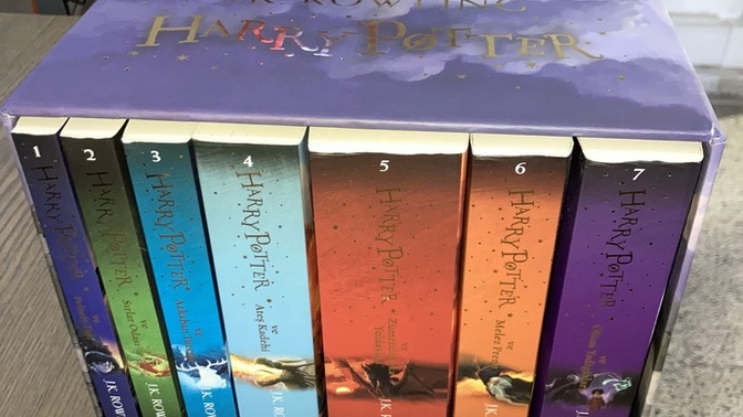 Sonunda geldi ve başlıyoruz. Harry Potter kimler seviyor :) ?