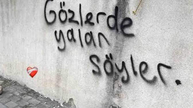İnsanları tanımak için gözlerine mi bakarsın, yoksa cümlelerine mi?