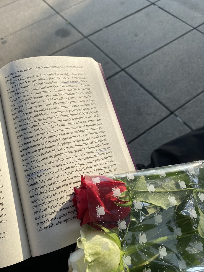 Kitap okurken canlı müzik çalsa okumaya devam eder misin?