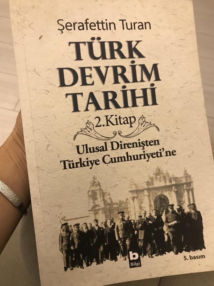Okuduğunuz bir kitap var mı konusu nedir? ulusal , evrensel yayınlardan dergi vs neleri takip ediyorsunuz?