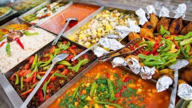 Bu sitede kiminle yemek yemek isterdin?