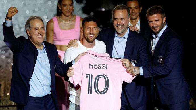 Messi o kadar büyük topçu ise neden David Beckhamın işçisi?