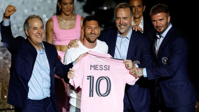 Messi o kadar büyük topçu ise neden David Beckhamın işçisi?