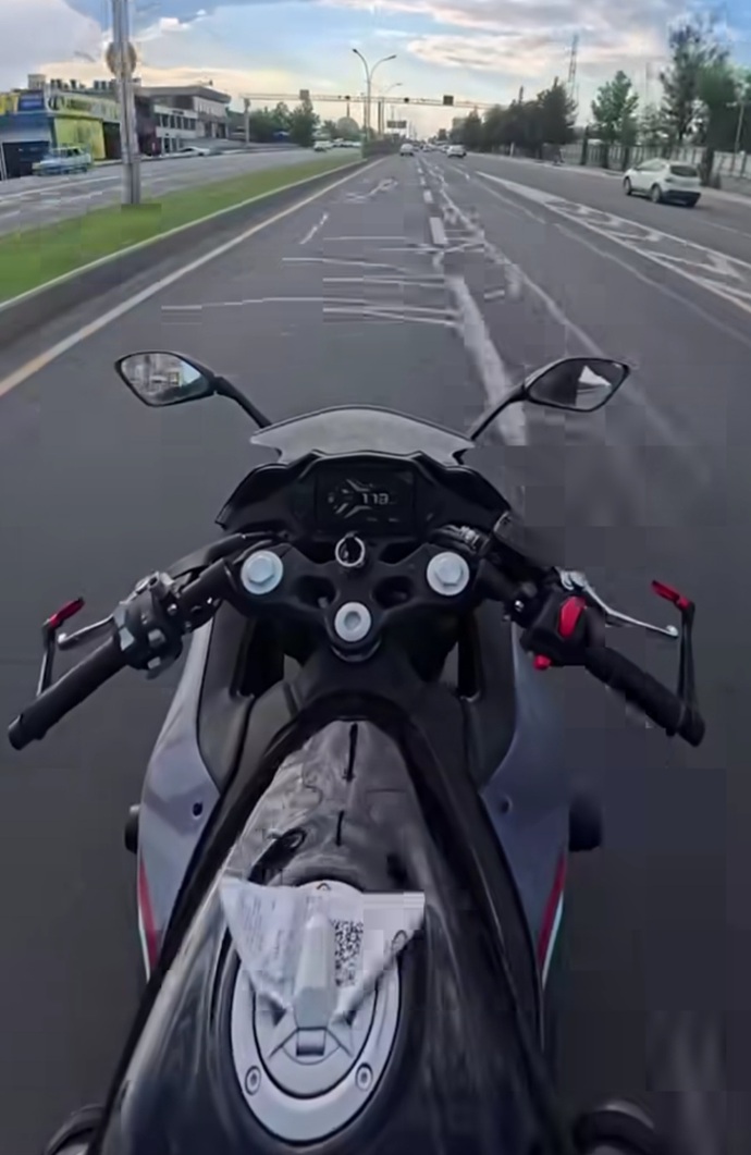 Trafikte motorcu görünce daha mı dikkatli davranıyorsun yoksa normal mi davranıyorsun?
