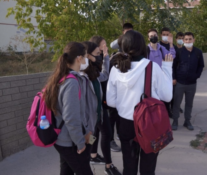 Yeni nesil çocukların neden her iki kelimesinden biri küfür? Hayır neden yani?