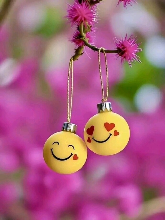 Bol gülümsemeli bir hafta sonu diliyorum 🥰 Nasıl bir çocukluk geçirdiniz?