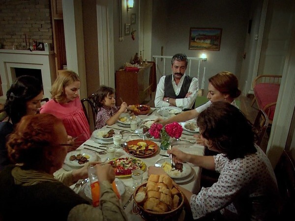 En son ne zaman ailecek bir sofrada oturup yemek yedin?