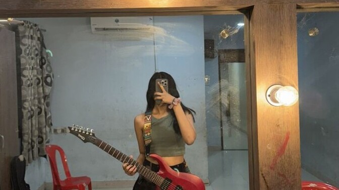Daha önce hiç gitar çaldın mı ya da çalabilir misin?