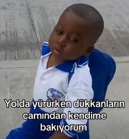 Yolda giderken kendine dükkan camlarından bakar mısın?