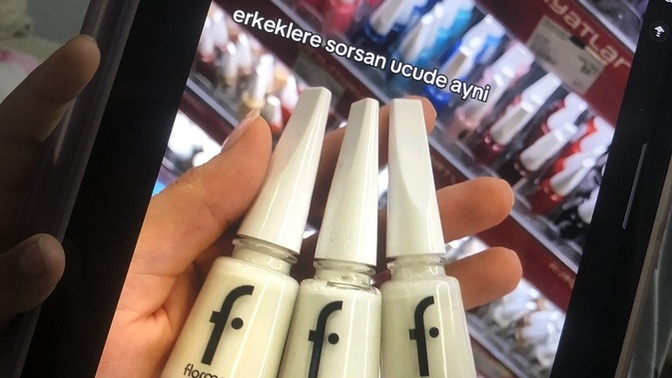 Olum beni delirtmeyin buların üçüde aynı renk değil mi?