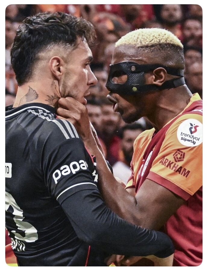 Osimhen Beşiktaşlı genç oyuncu Emirhan Topçuyu maç sırasında öldürmeye çalışması hakkında ne düşünüyorsunuz?