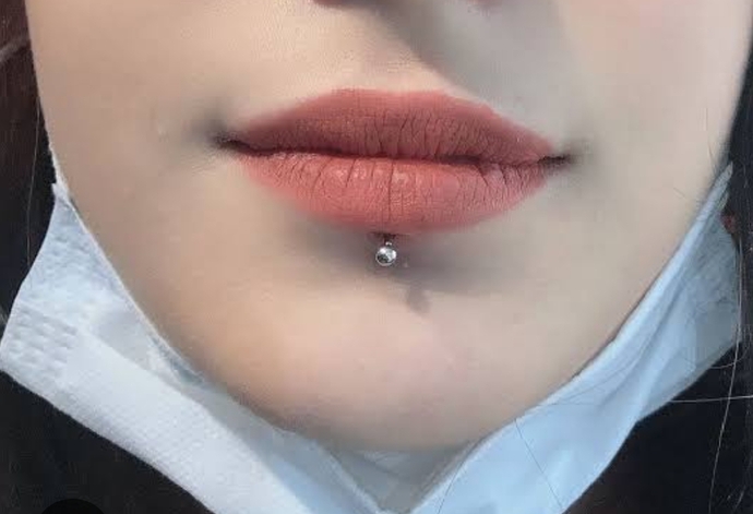 Selam çeneme bu şekilde piercing yakışır mı nasıl olur (yaşlısın olmaz diyenler yorum yazmasın lütfen benim ruhum 18)?