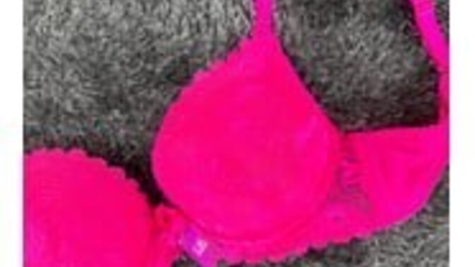 Pembe sütyen giydim diye eşim "çingene gibi olmuşsun git çıkart" dedi. buna alınmam gereksiz mi?
