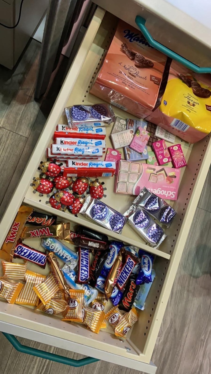 Senin de gizli bir abur cubur stoğun var mı 🤫🤫😋🍫🍬?