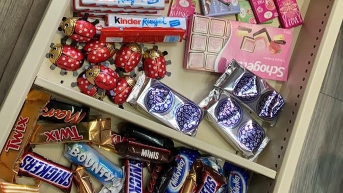 Senin de gizli bir abur cubur stoğun var mı 🤫🤫😋🍫🍬?