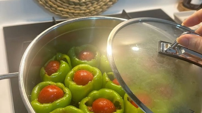 Biber dolmasının yanına ek olarak hangi yemek yakışır?