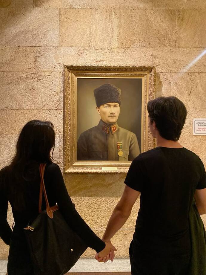 El ele tutuşan sevgilileri görünce kıskanıyor musunuz?