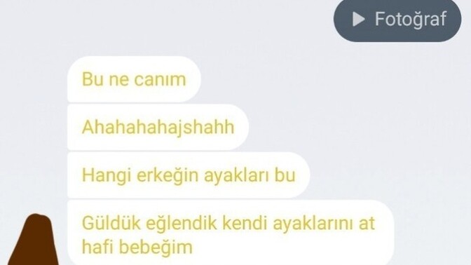 Ayaklarımı attığım flört erkek ayağı sandı napicam?