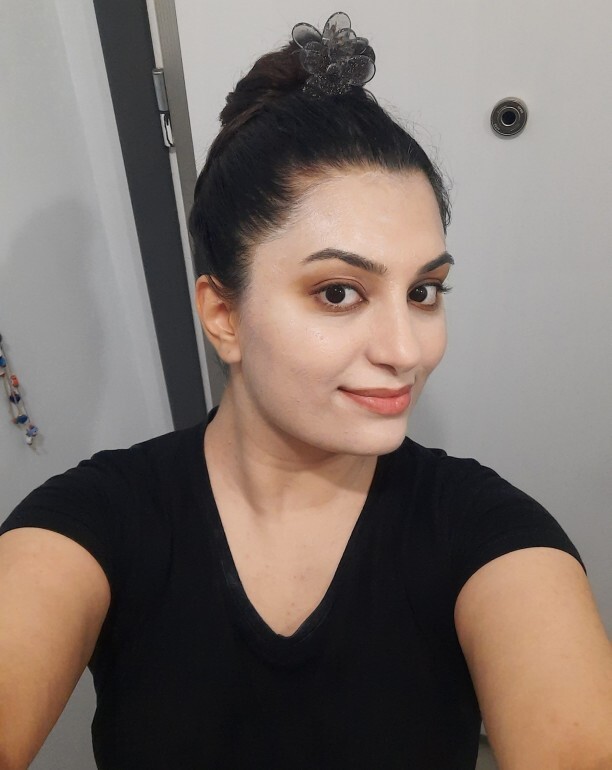 Çalışan kız, fondöten tam senin rengin dedi. Suratımın haline bakın, renk farkı çok mu?