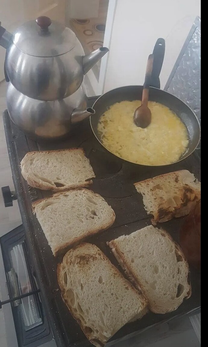 Soba üzerinde kızarmış ekmeğin üzerine en iyi ne gider?