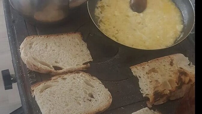 Soba üzerinde kızarmış ekmeğin üzerine en iyi ne gider?
