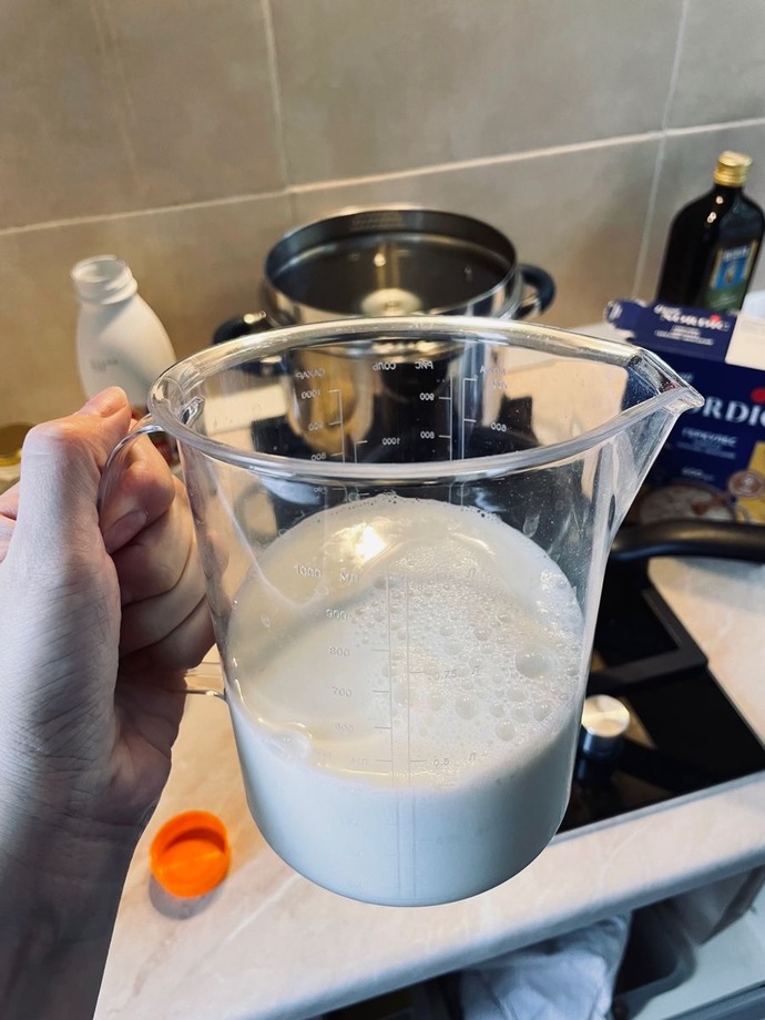 Mmmmm mesela badem sütü yaptım ama kalan posadan da kek yaptık tadı varta enfes oldu offf offf badem sütü de filter kahveye kullan?