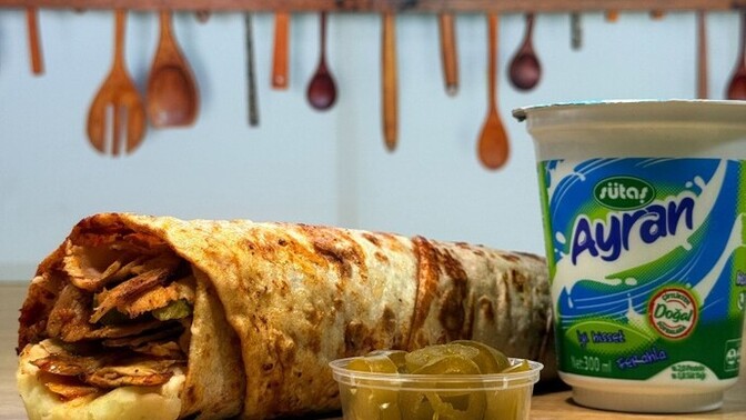 Tavuk döner ayran mı tavuk döner kola mı?