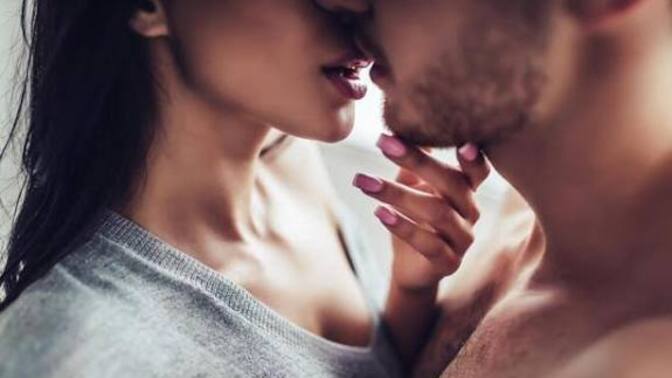 Yakışıklı/güzel biriyle dişlerini fırçalamasa da öpüşür müsünüz?