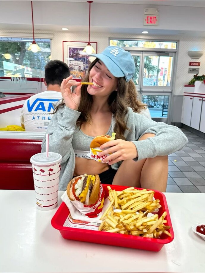 Hamburger yanında patates kızartması olmazsa olmaz mı?