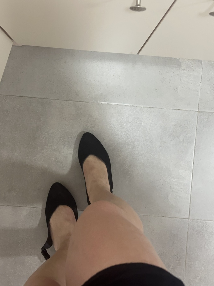 Bu kombin çok mu siyah bide siyah çanta?