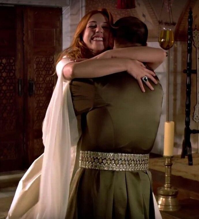 kendimi suloyu neselendirmeye calisan hurrem gibi hissediyorum