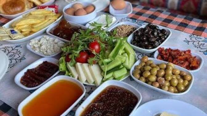 Senin sabah enerjini yükselten bir kahvaltı rutinin var mı? Yoksa kahvaltıyı geçiştirenlerden misin?