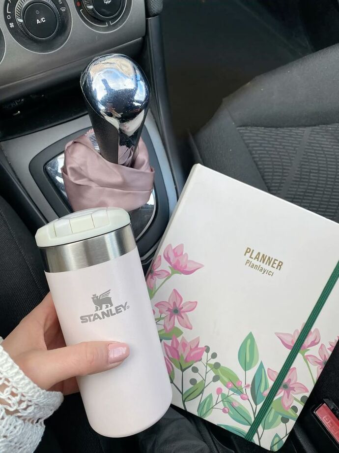 Kahveyi termosa koyunca tazelik hissi kayboluyor mu, yoksa gün boyu eşlik etmesi mi daha keyifli 🌤️☕️?